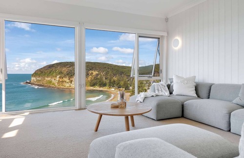 Macmasters Beach House | Beachfront Bliss at The Beach Hive - Rated 9.6/10