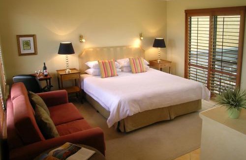 Collingwood Park Hotel | Experience The Beach House At Bayside - 5-Star Ocean View