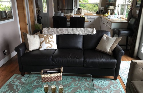 Shelton House | Beachfront Bliss: The Beach House with Ocean View & Spa