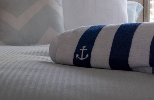 Patonga Apartment | The Beach House, Luxury Beachfront