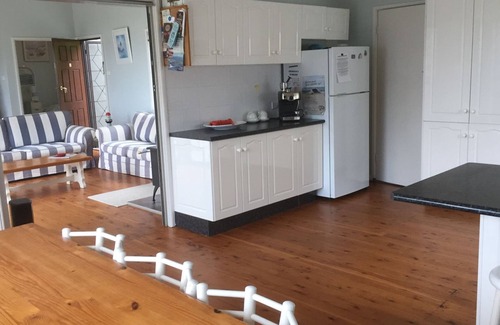 Surfside Cottage | Beach House Retreat with Ocean Views and Pet-Friendly Perks