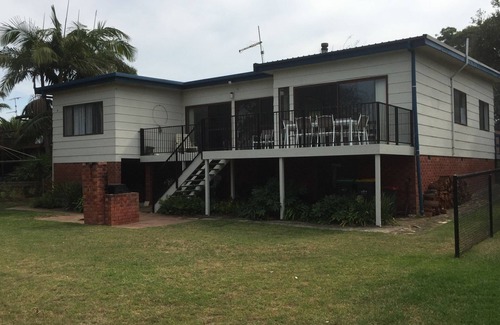 Surfside Cottage | Beach House Retreat with Ocean Views and Pet-Friendly Perks