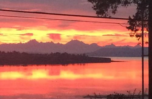 Oak Harbor House | Experience The Beach House: 4-Star Pet & Child Friendly Retreat