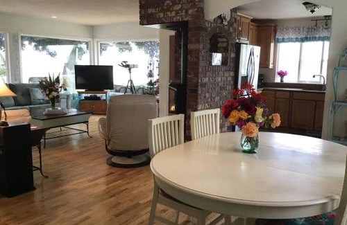 Oak Harbor House | Experience The Beach House: 4-Star Pet & Child Friendly Retreat