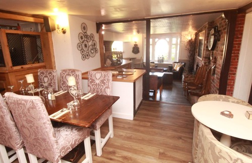 Rye Foreign House | Beach Hut Room 4 at The Kings Head Rye - Rated 9.6/10