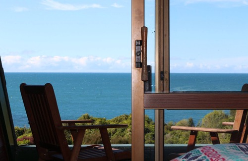 Onekaka House | Beach Lodge: Secluded Retreat with Panoramic Sea Views