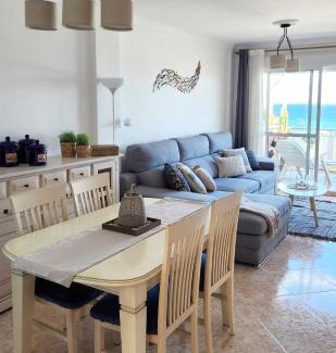 Carihuela Apartment | Beach Oasis Torremolinos: 10/10 Poolside Family Retreat