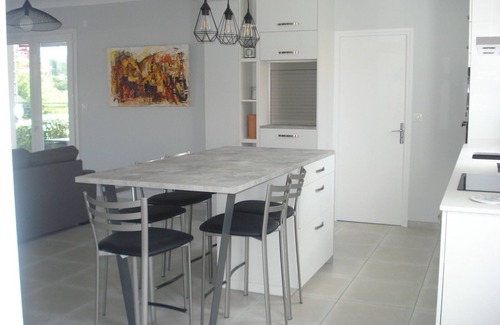 Bidart Apartment | Beachfront Bliss: Guest Rated 9.8 with Ocean View Amenities