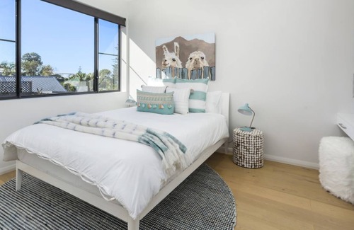 Coledale House | Beachside Retreat: The Beach Pad, Steps from Coledale Beach