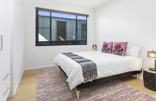 Coledale House | Beachside Retreat: The Beach Pad, Steps from Coledale Beach
