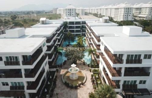 Cha-am Apartment | Cozy Getaway at The Beach Palace with Pool & Family Fun