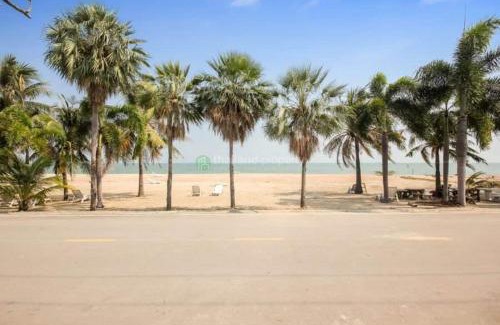 Cha-am Apartment | Cozy Getaway at The Beach Palace with Pool & Family Fun