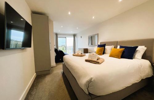 Sandown Apartment | Pet-Friendly Beach Retreat: 4-Star Comfort Awaits You