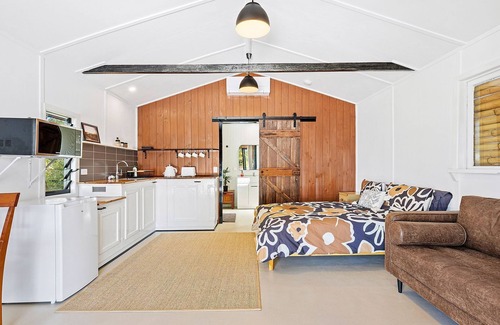 Dalmeny Apartment | Relax at The Beach Shack @ Dalmeny with Oceanfront Views