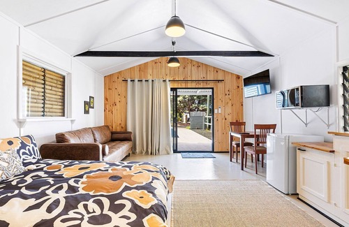 Dalmeny Apartment | Relax at The Beach Shack @ Dalmeny with Oceanfront Views