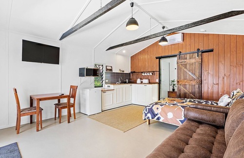 Dalmeny Apartment | Relax at The Beach Shack @ Dalmeny with Oceanfront Views