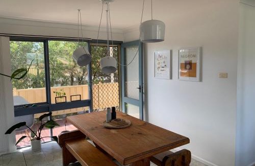 Sanctuary Point House | Beachcomber: Family-Friendly Retreat with High Guest Ratings