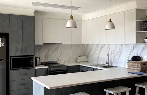 Tura Beach Apartment | The Beachhouse - Great Value!