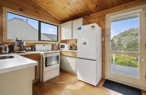 Te Horo Beach House | Pet-Friendly Oceanview Retreat at The Beachsider