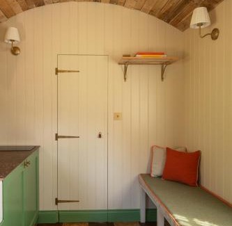 Langton Green Apartment | Eco-Friendly Haven at The Beacon: 4-Star Stay with Hot Tub