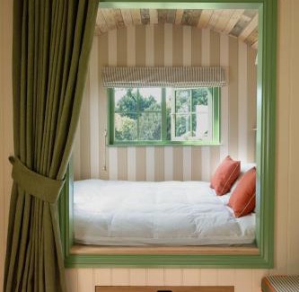 Langton Green Apartment | Eco-Friendly Haven at The Beacon: 4-Star Stay with Hot Tub