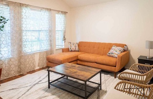 Denton House | Discover The Beacon on Beatriz: Pet-Friendly Retreat
