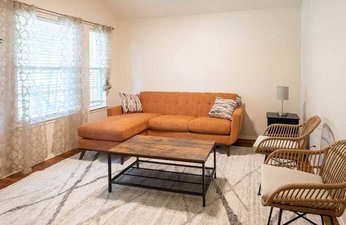 Denton House | Discover The Beacon on Beatriz: Pet-Friendly Retreat