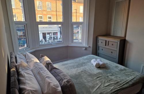 Earlsfield Apartment | The Bean Apartment 1- 6 Sleeper