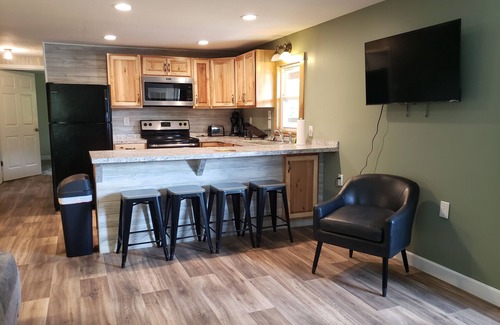 Langsville Cabin | Bear Den Cabin: Cozy Retreat with Scenic Pond Views