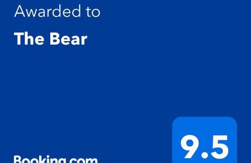 Usk Apartment | Discover The Bear: Family-Friendly Retreat with High Ratings