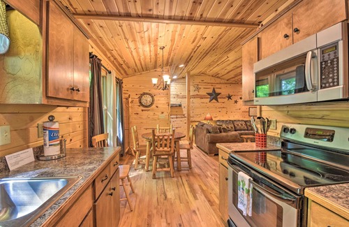 Helen Cabin | Experience 'The Bear Paw' at Sautee Mountain Retreat