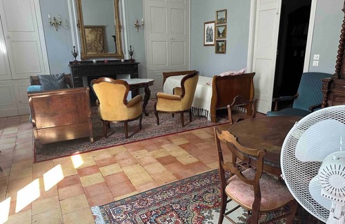 Bastide Saint-Louis Apartment | Explore Family-Friendly Comfort at The Bearded Suite
