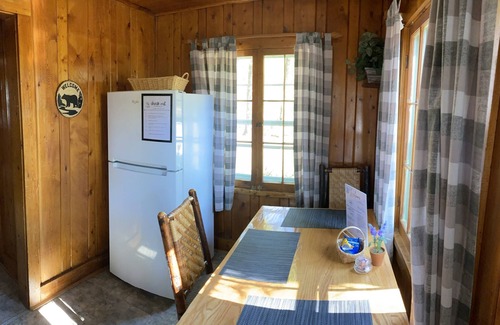 Riverside Cabin | Discover the Riverside Cabin Retreat with Lake Views