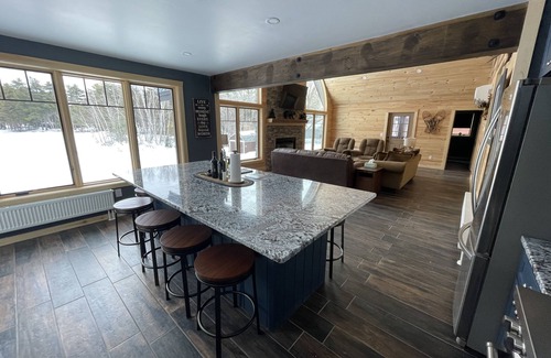 Millinocket Cabin | Enjoy Mt Katahdin Views at BearsDen Lodge with Breakfast