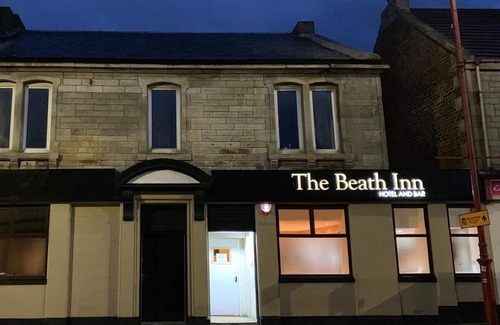 Cowdenbeath Hotel | Cozy Retreat at The Beath Inn - Child Friendly Comfort