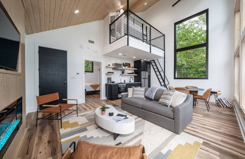 Hot Springs Cabin | Discover The Beaver Cabin: A Pet-Friendly Retreat