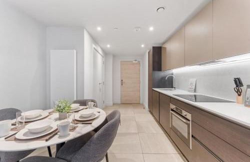 The Docks Apartment | Relax in The Becky Suite - Ideal for Families at Princes Dock