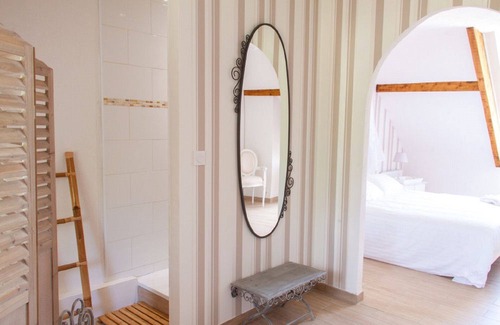 Reuil House | Cozy Stay at The Bed and Breakfast 1 for Your Getaway