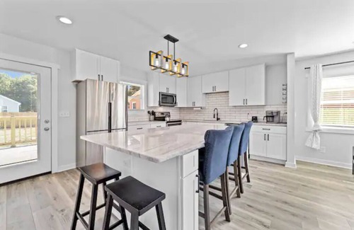 Greensboro House | Guest Rated: The Beech House - 3 BR Home in Downtown Gboro
