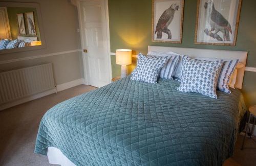 Baslow House | Cozy Chatsworth Apartment No 1 - Perfect for Families & Pets