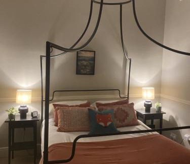 Baslow House | Cozy Chatsworth Apartment No 2 - Pet & Child Friendly Stay