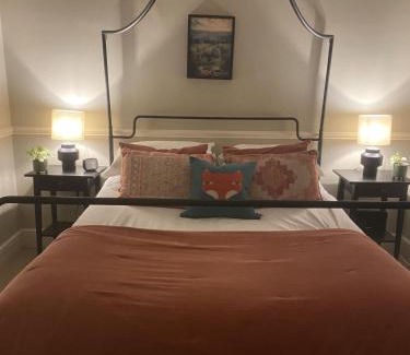 Baslow House | Cozy Chatsworth Apartment No 2 - Pet & Child Friendly Stay
