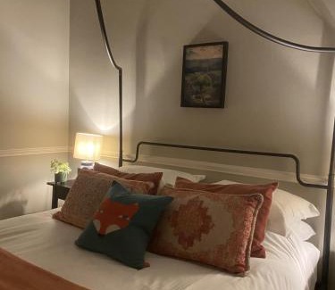 Baslow House | Cozy Chatsworth Apartment No 2 - Pet & Child Friendly Stay