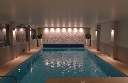 West Bridgford Hotel | Relax at The Beeches Hotel & Leisure Club with Pool Access