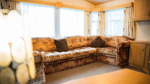 West Buckland Apartment | Discover The Beeches Static Caravan: Pet & Child Friendly Retreat