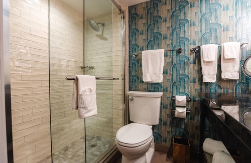 Northeast Dallas Hotel | Discover Comfort at The Beeman Hotel - Rated 8.4/10