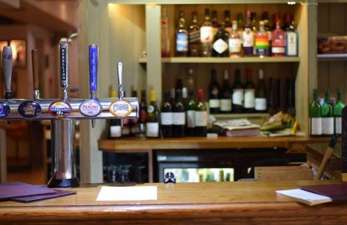 Knowl Hill Bed & Breakfast | Cozy Stay at The Bell and Bottle with Breakfast Included