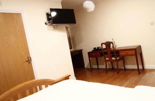 Knowl Hill Bed & Breakfast | Cozy Stay at The Bell and Bottle with Breakfast Included