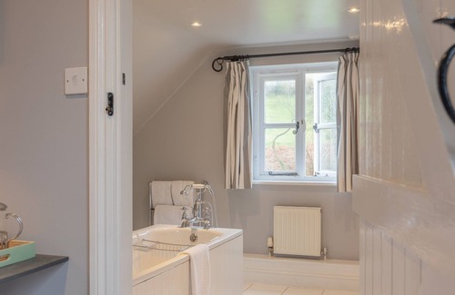 Skenfrith House | Experience The Bell At Skenfrith: 5-Star Comfort Awaits