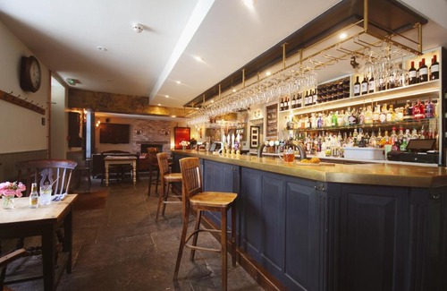 Horton Hotel | Cozy Stay at The Bell Broadway with Free Breakfast
